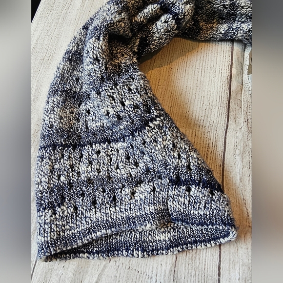 Chicos •Size 2 (Large)• Blue White Perforated Longline Open Cardigan - Picture 4 of 7